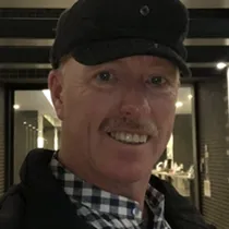 Brian søger job som kulturmedarbejder / kundeservicemedarbejder / hotelmedarbejder